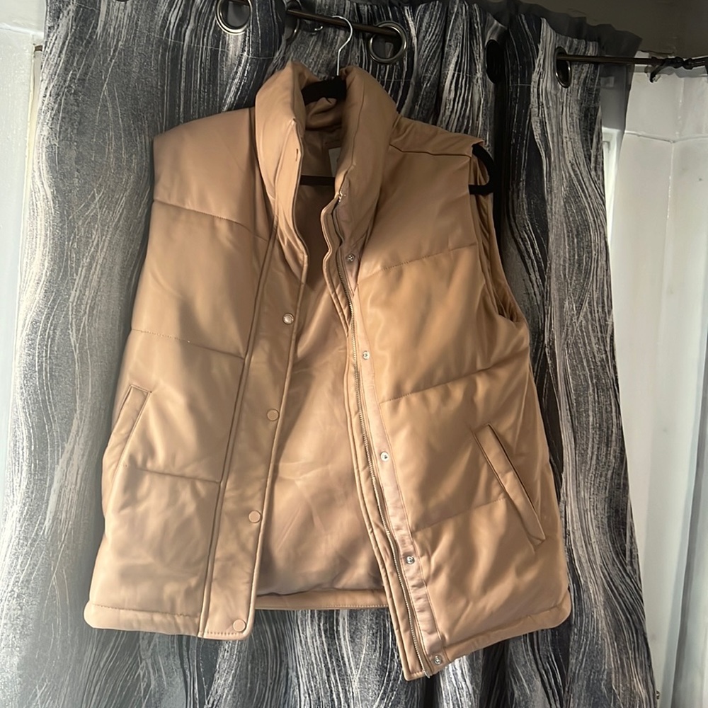 Excellent condition Abercrombie and Fitch vegan vest